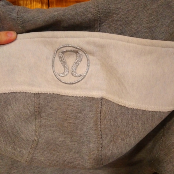 Lululemon Scuba Hoodie, grey and white size 6 - Picture 6 of 6